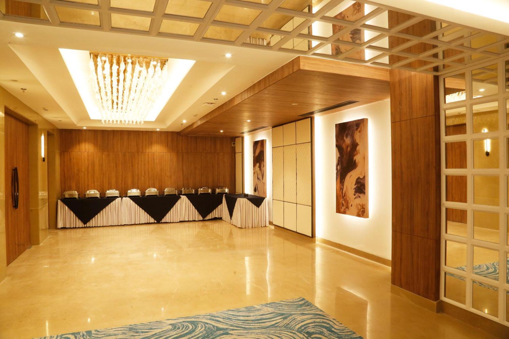 Tulip Inn Zirakpur Extérieur photo