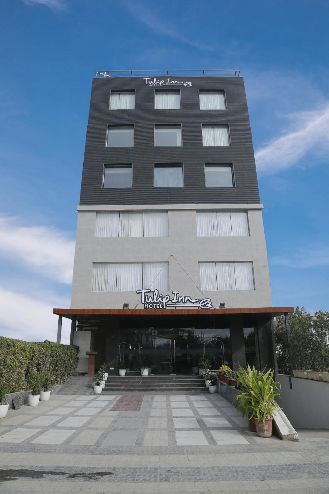Tulip Inn Zirakpur Extérieur photo