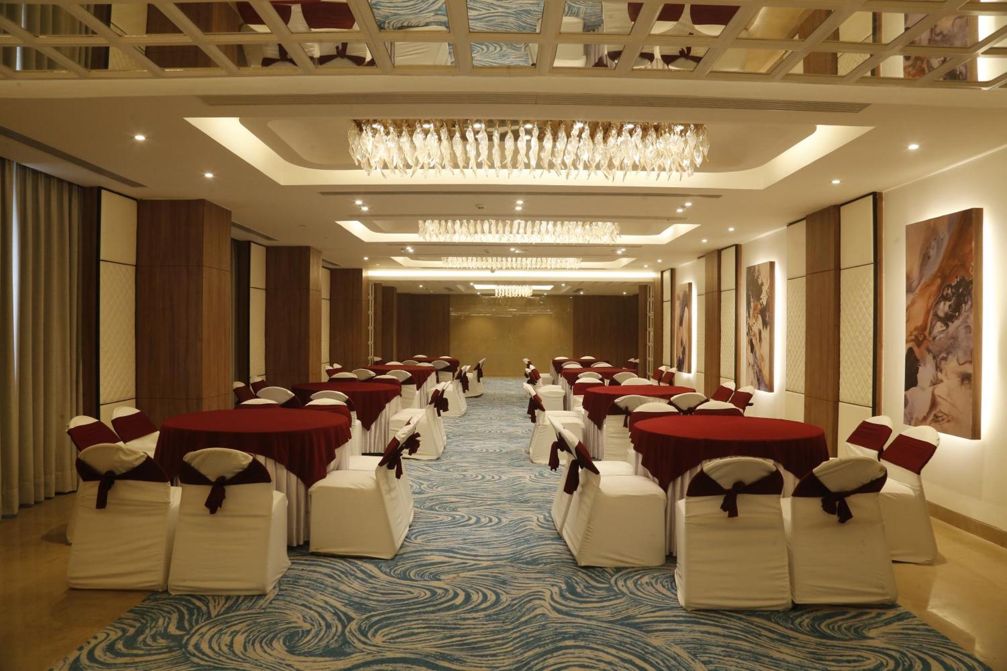 Tulip Inn Zirakpur Extérieur photo