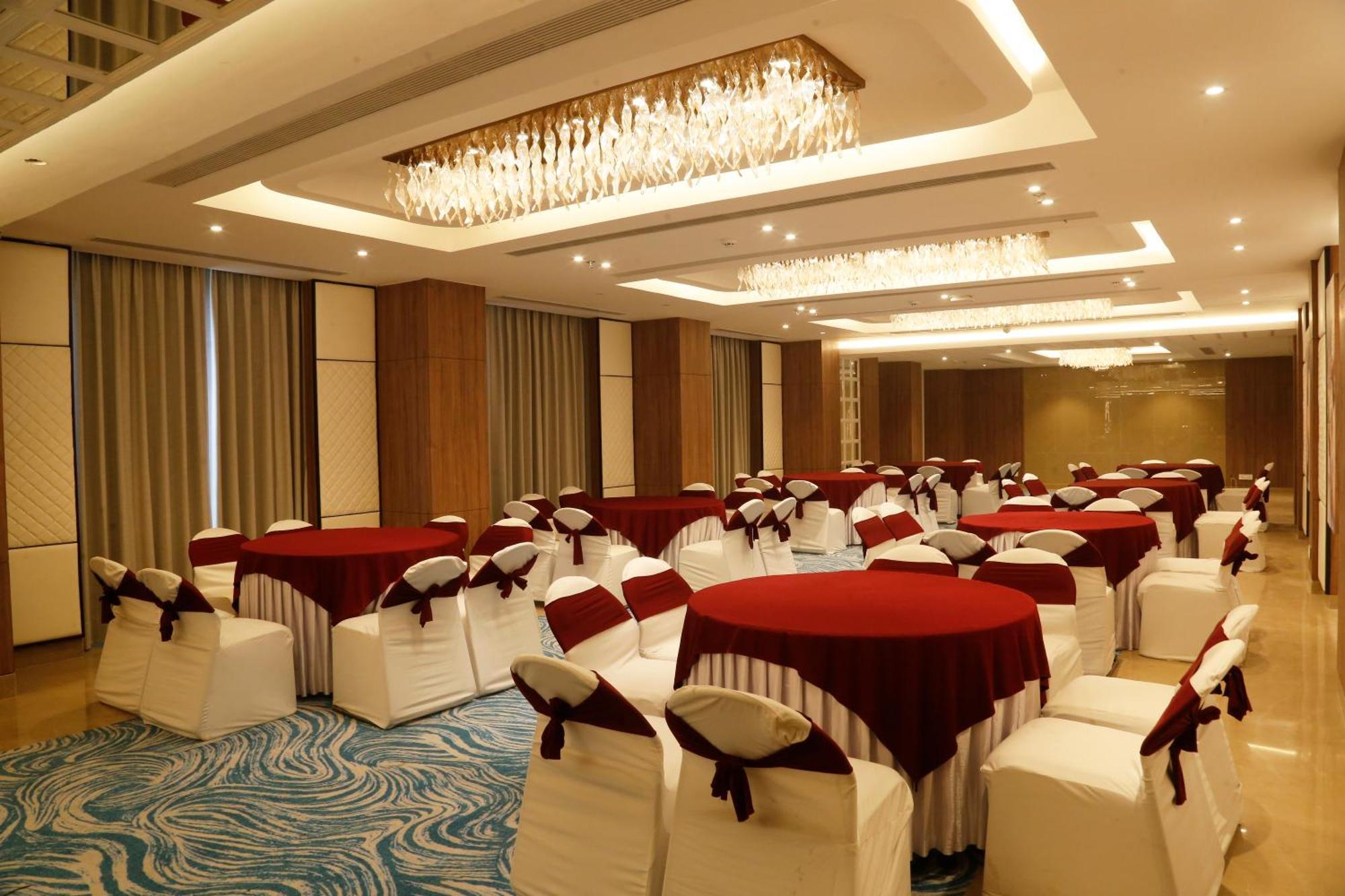 Tulip Inn Zirakpur Extérieur photo