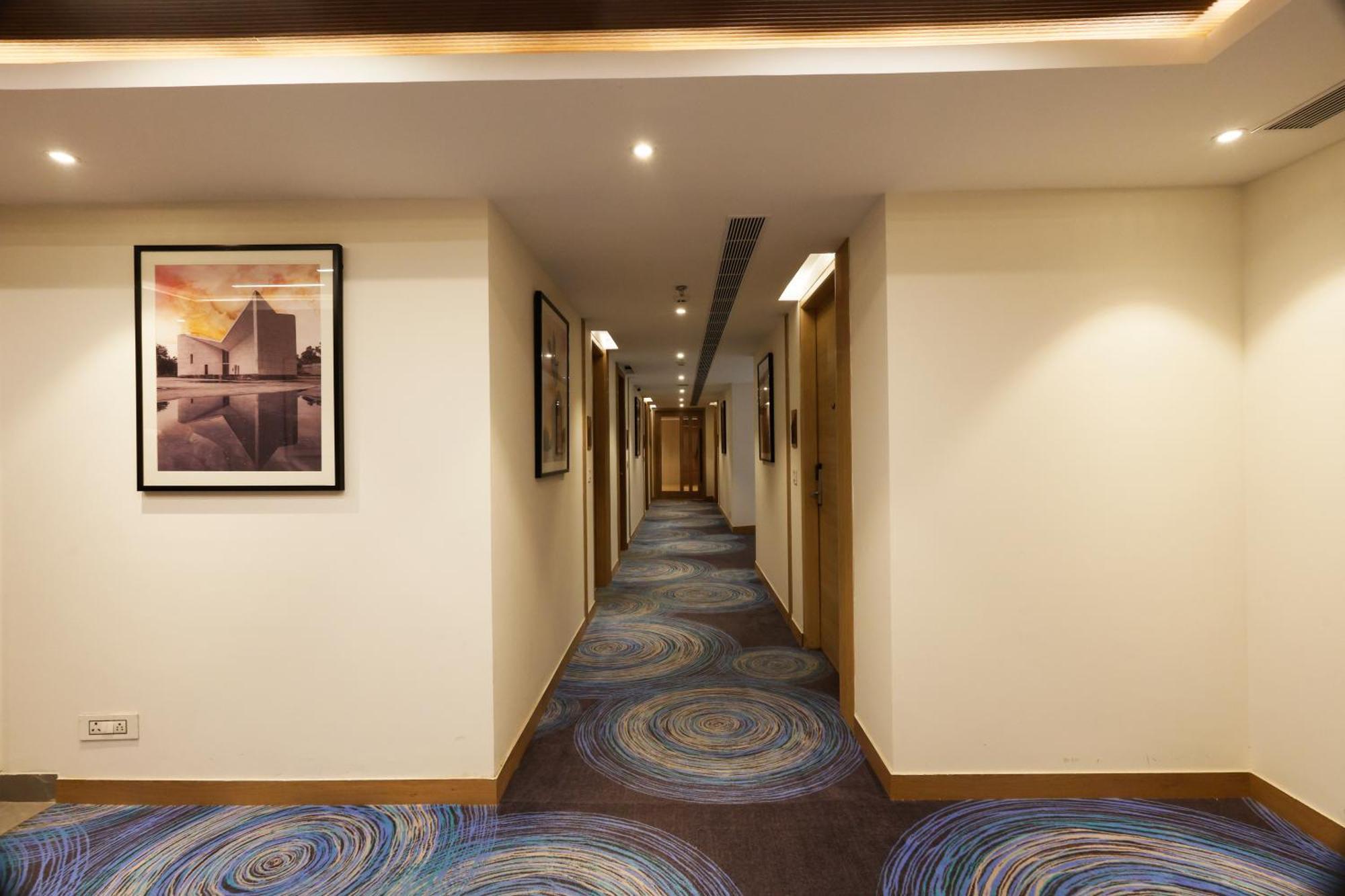Tulip Inn Zirakpur Extérieur photo