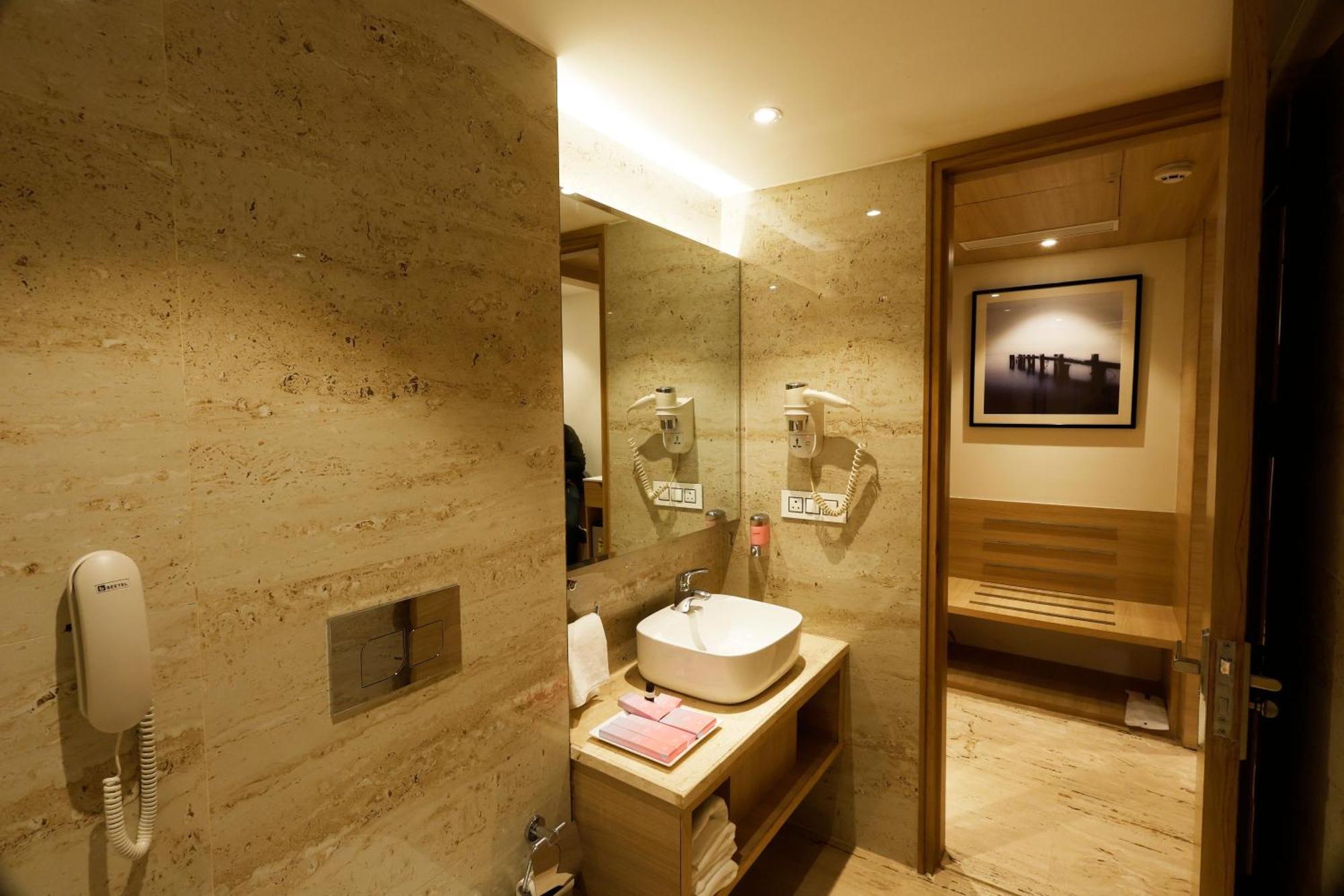 Tulip Inn Zirakpur Extérieur photo