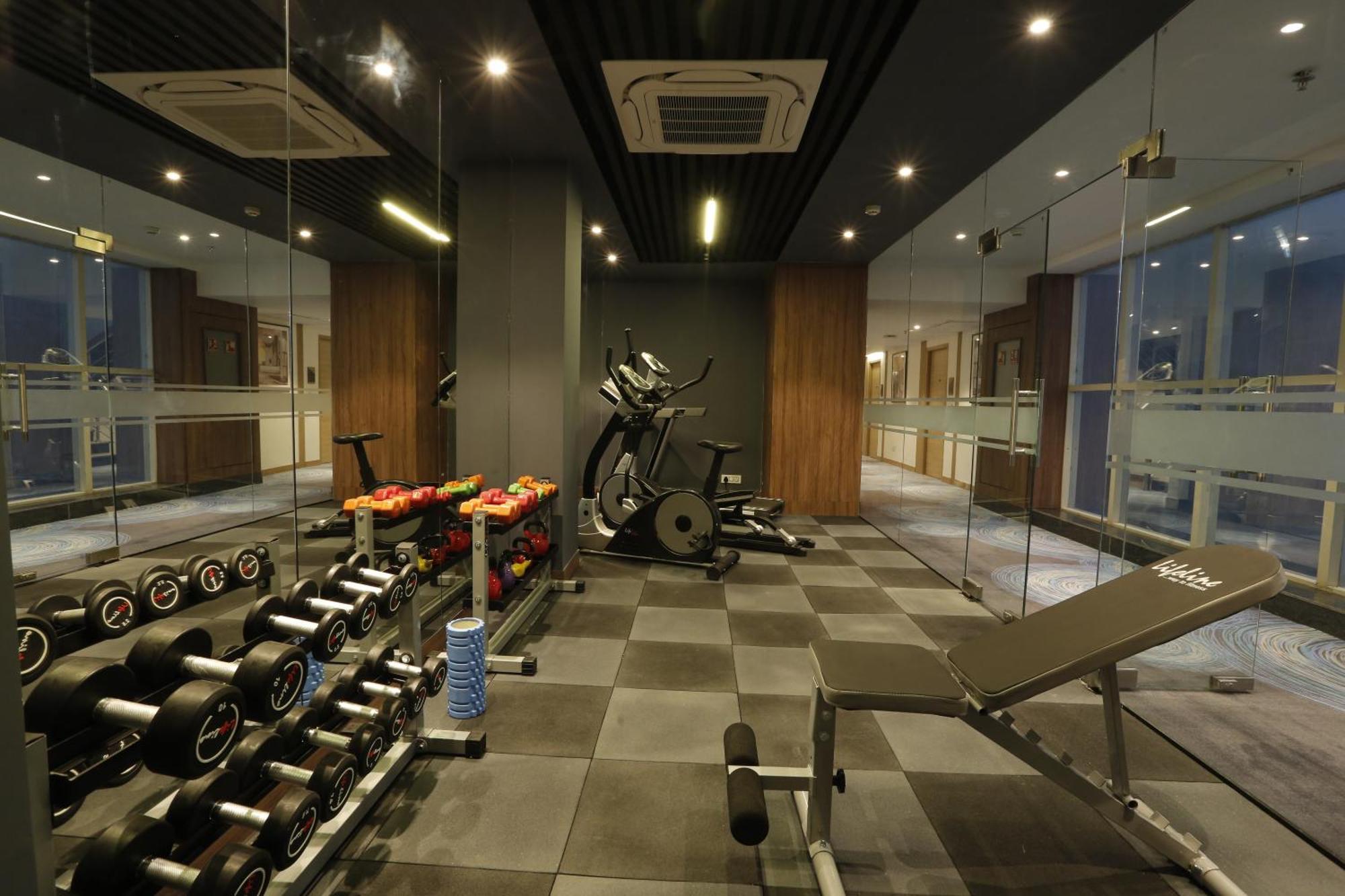 Tulip Inn Zirakpur Extérieur photo