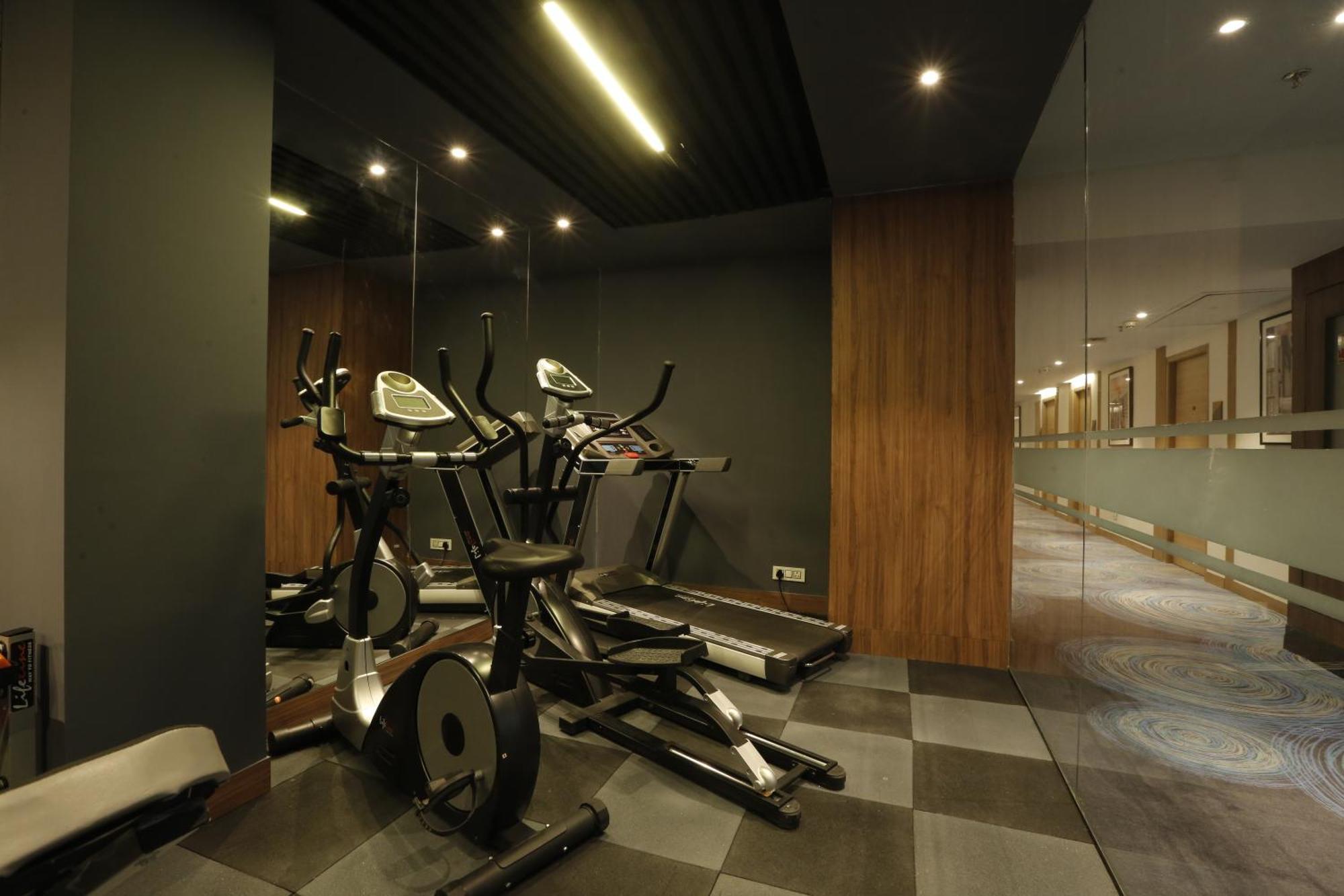 Tulip Inn Zirakpur Extérieur photo