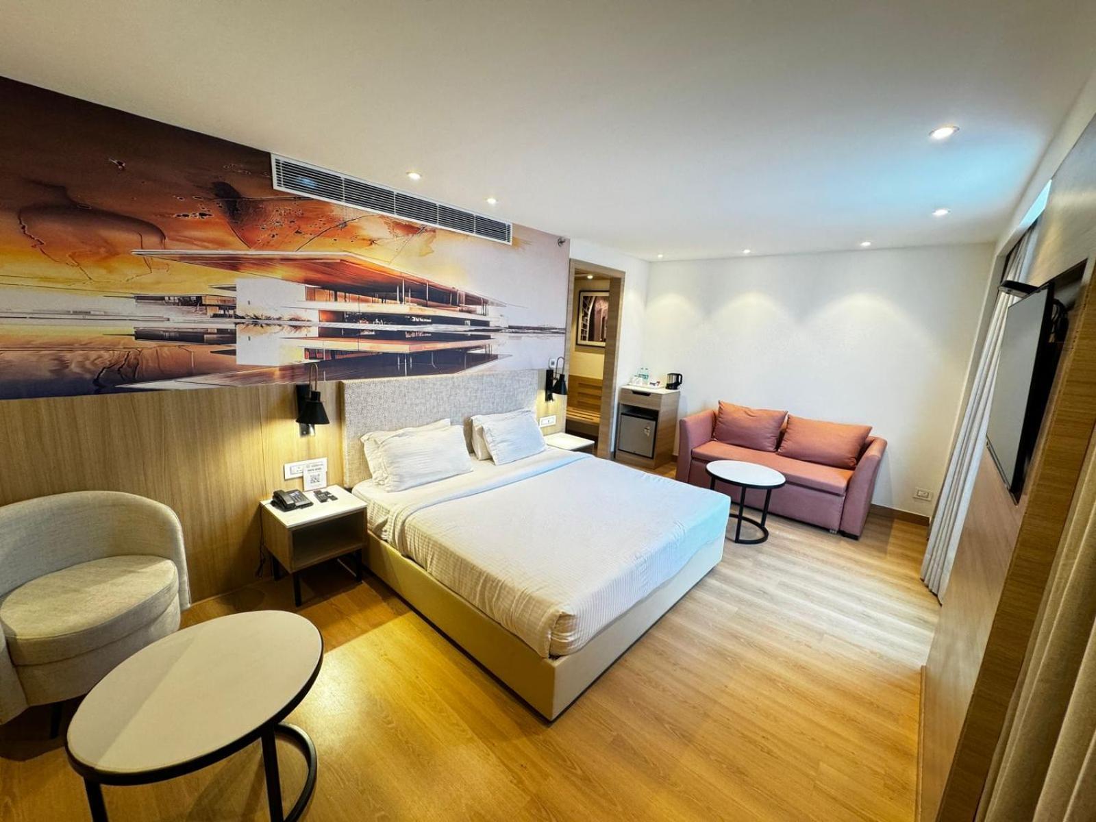 Tulip Inn Zirakpur Extérieur photo