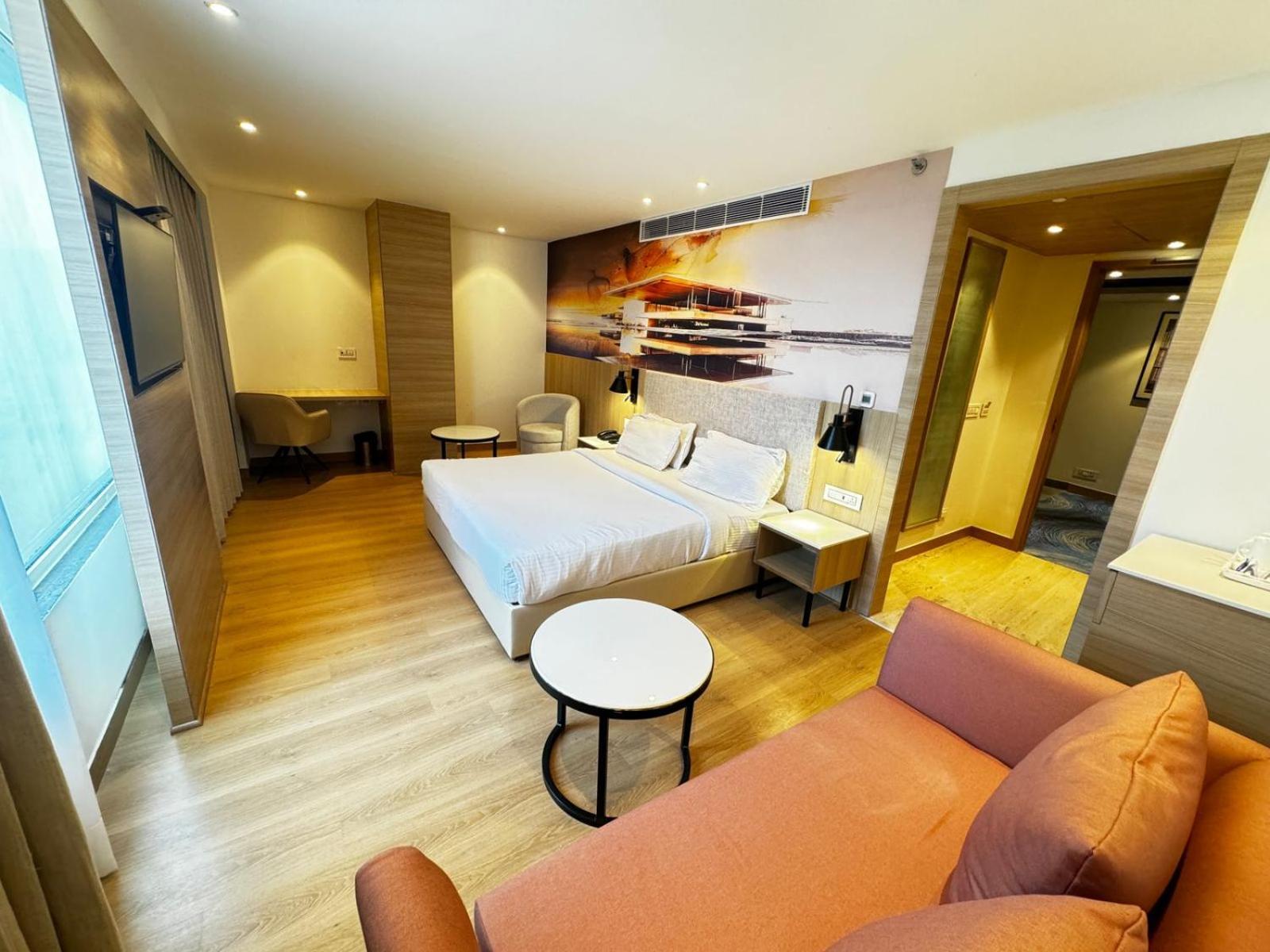 Tulip Inn Zirakpur Extérieur photo