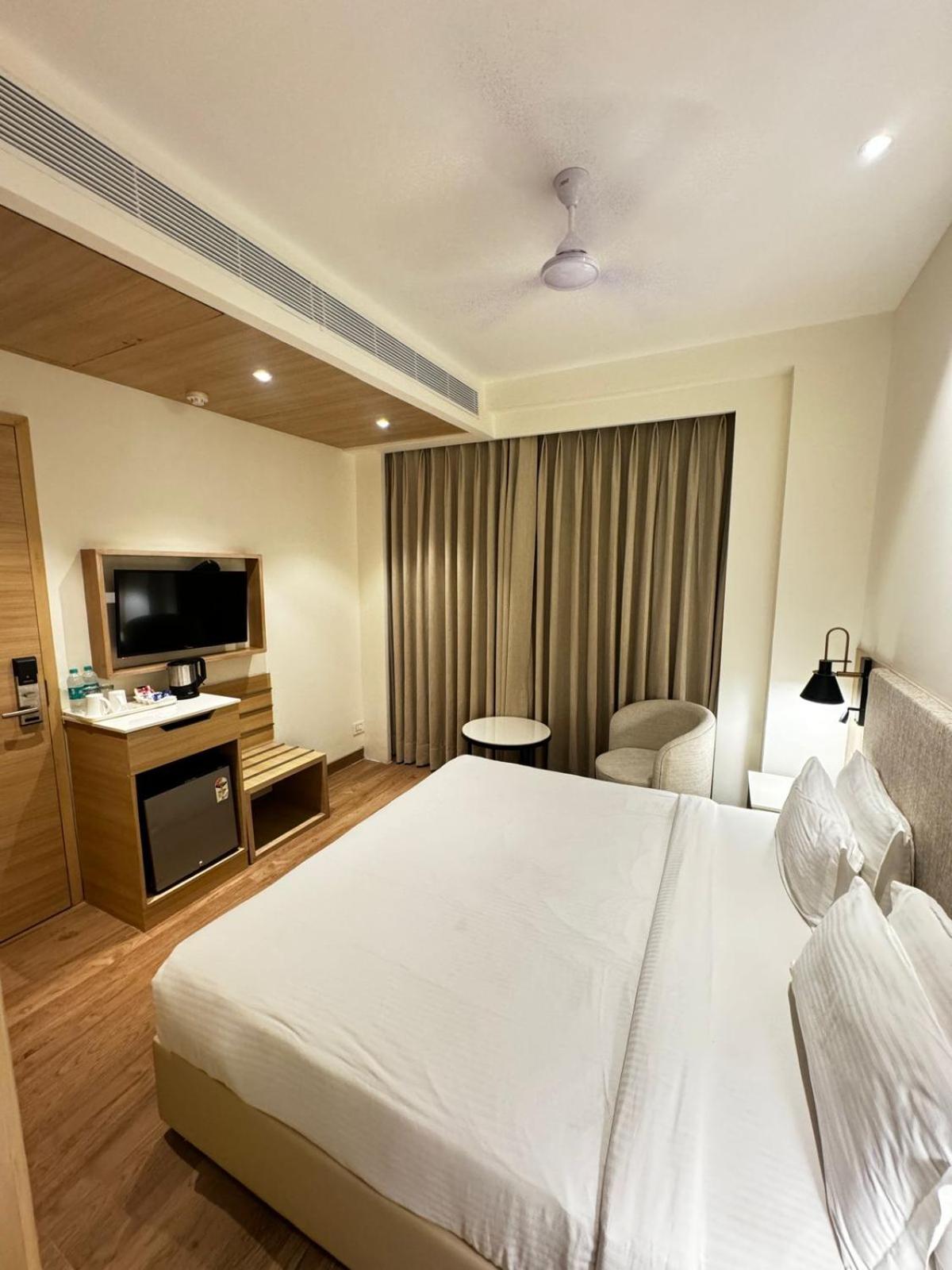 Tulip Inn Zirakpur Extérieur photo