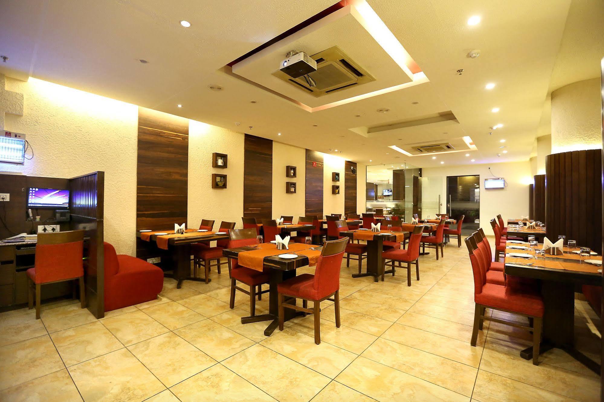 Tulip Inn Zirakpur Extérieur photo