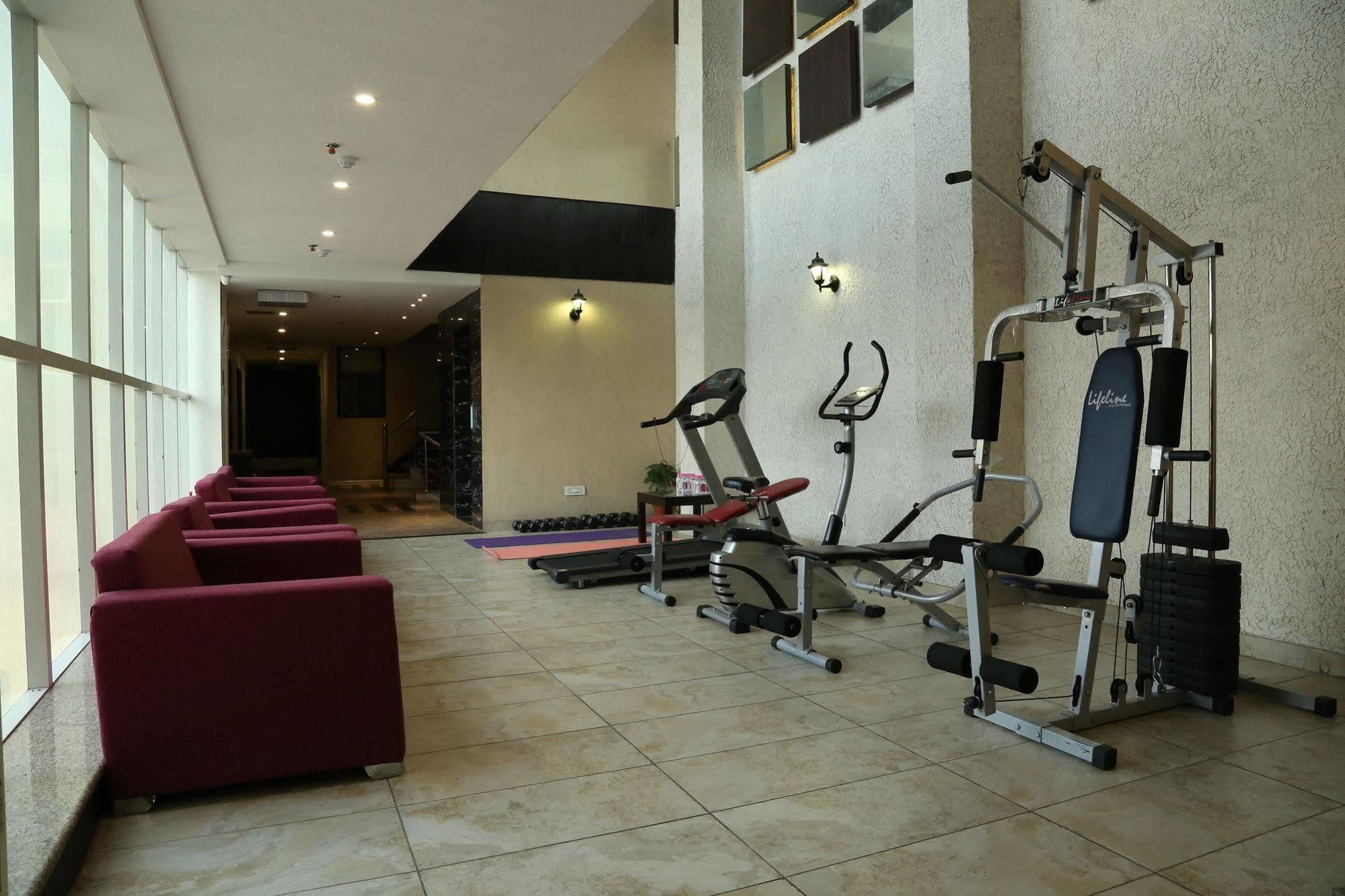 Tulip Inn Zirakpur Extérieur photo
