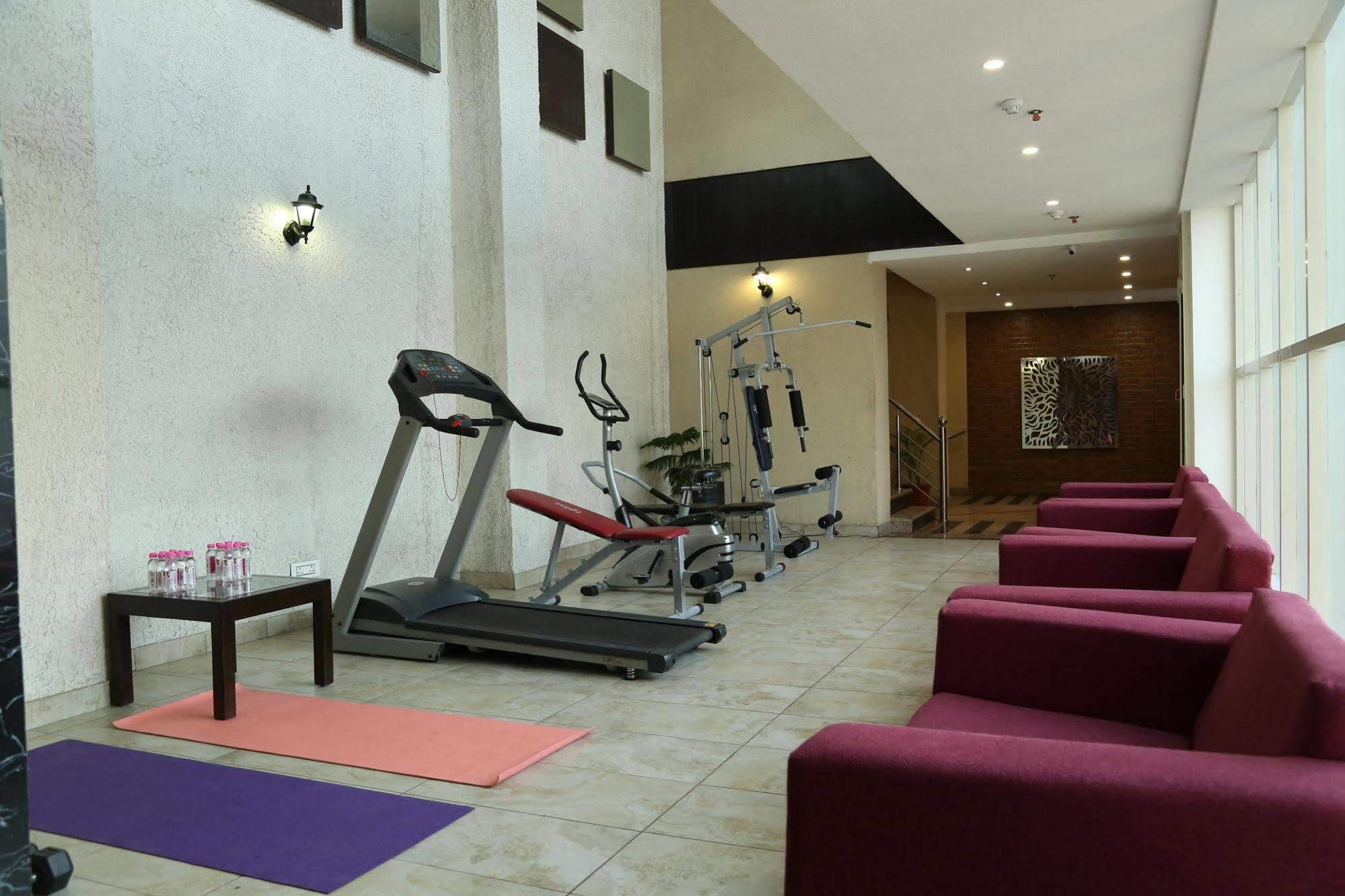 Tulip Inn Zirakpur Extérieur photo